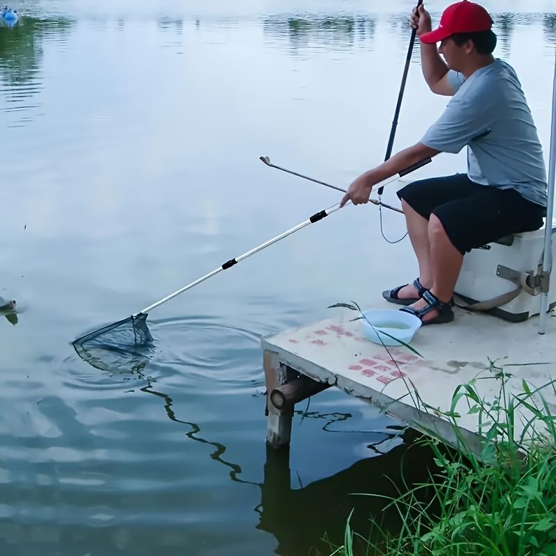 A multifunctional telescopic fishing net, the handle can be extended from 110 cm to 210 cm, which is very suitable for freshwater fishing, suitable for children and adults to use.